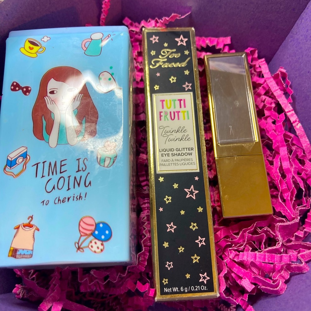 Too faced glitter